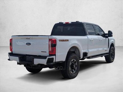 Oxford White 2023 Ford F-250 Lariat