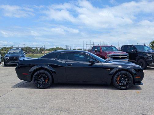 Pitch Black Clearcoat 2023 Dodge Challenger R/T Scat Pack Widebody