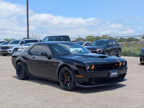 Pitch Black Clearcoat 2023 Dodge Challenger R/T Scat Pack Widebody