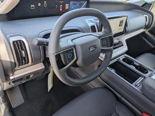 Star White Metallic Tri-Coat 2026 Ford Expedition Active