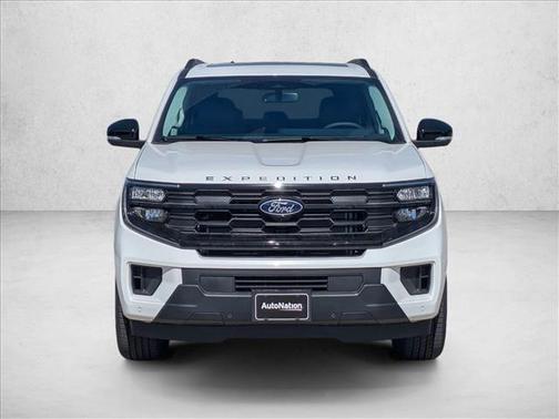 Star White Metallic Tri-Coat 2026 Ford Expedition Active