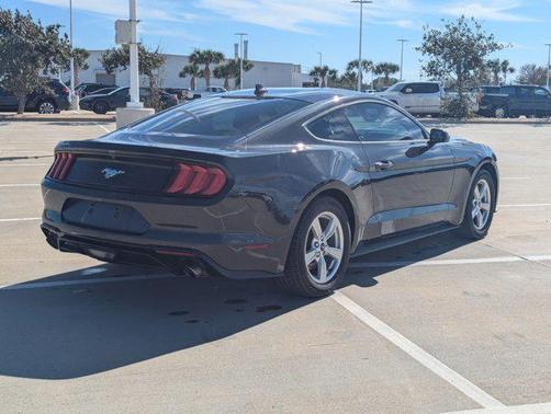 2022 Ford Mustang EcoBoost