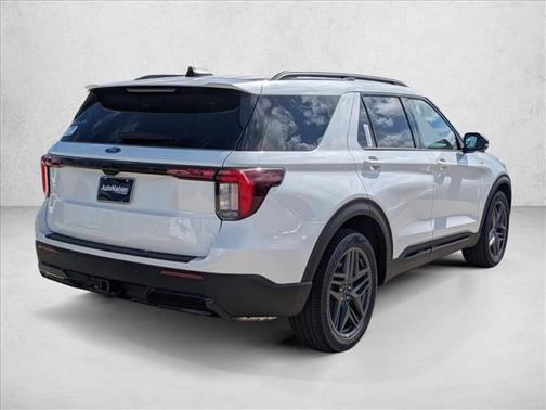Star White Metallic Tri-Coat 2026 Ford Explorer ST-Line