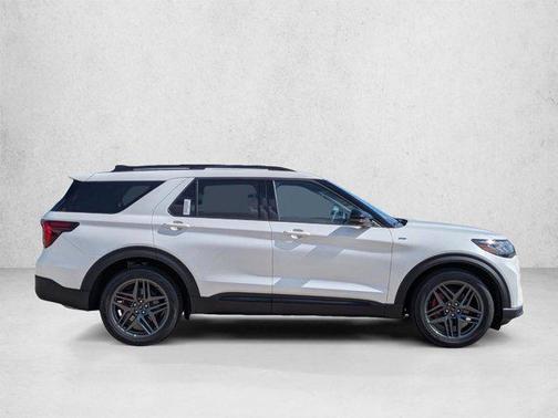 Star White Metallic Tri-Coat 2026 Ford Explorer ST-Line