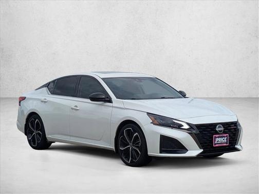 Pearl White Tricoat 2023 Nissan Altima SR FWD