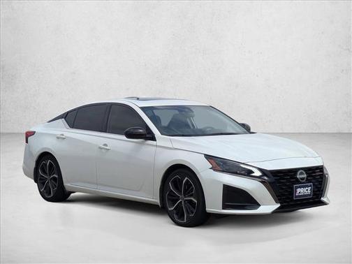 Pearl White Tricoat 2023 Nissan Altima SR FWD