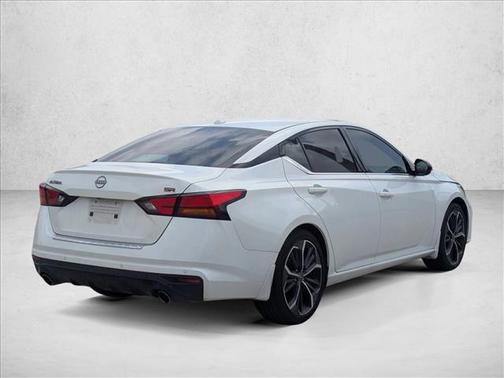 Pearl White Tricoat 2023 Nissan Altima SR FWD