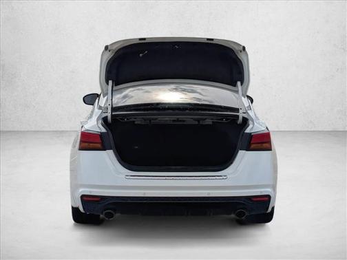 Pearl White Tricoat 2023 Nissan Altima SR FWD