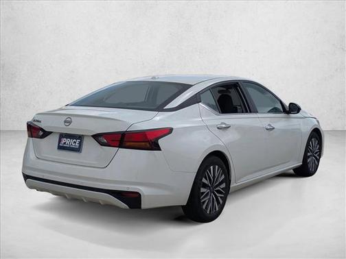 Glacier White 2025 Nissan Altima SV FWD