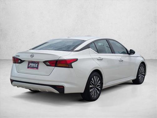 Glacier White 2025 Nissan Altima SV FWD