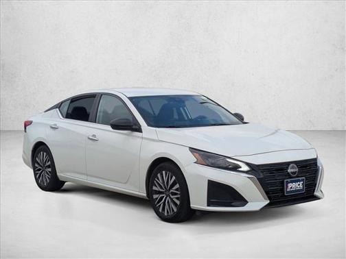 Glacier White 2025 Nissan Altima SV FWD