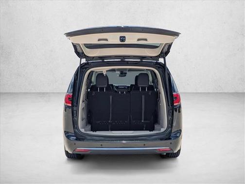 Brilliant Black Crystal Pearlcoat 2023 Chrysler Pacifica Touring L