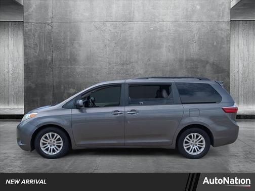 2017 Toyota Sienna XLE