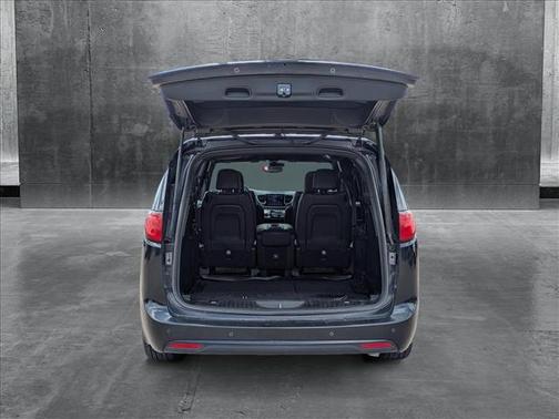 2018 Chrysler Pacifica Touring-L Plus