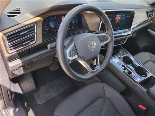 2025 Volkswagen Atlas 2.0T SE w/Technology 4MOTION