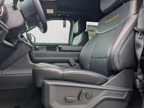 Glacier Gray Metallic Tri-Coat 2026 Ford Expedition Tremor