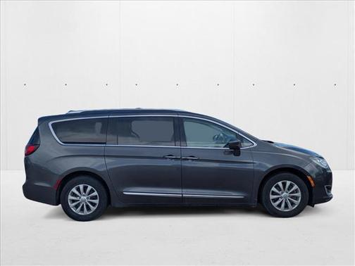 2018 Chrysler Pacifica Touring-L