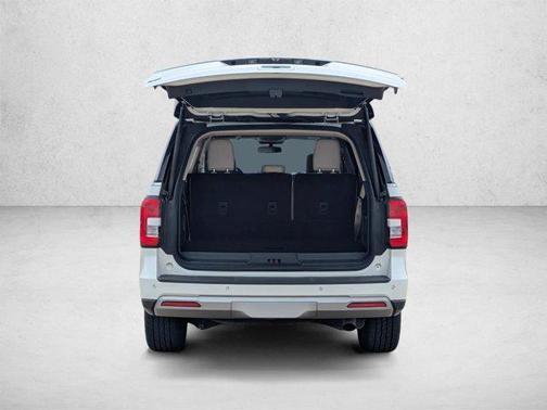 Star White Metallic Tri-Coat 2024 Ford Expedition XLT