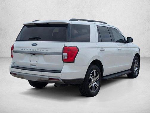 Star White Metallic Tri-Coat 2024 Ford Expedition XLT