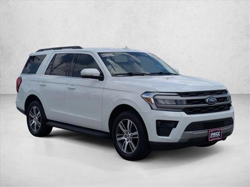 Star White Metallic Tri-Coat 2024 Ford Expedition XLT