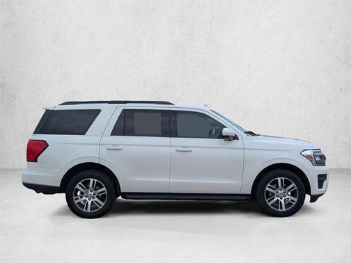 Star White Metallic Tri-Coat 2024 Ford Expedition XLT
