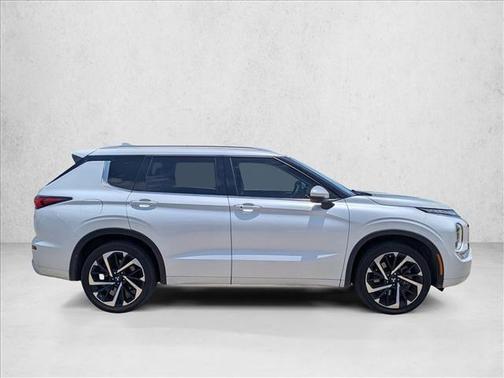 White Diamond Pearl 2022 Mitsubishi Outlander SP