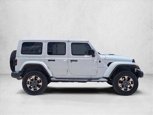 Bright White Clearcoat 2018 Jeep Wrangler Unlimited Sahara