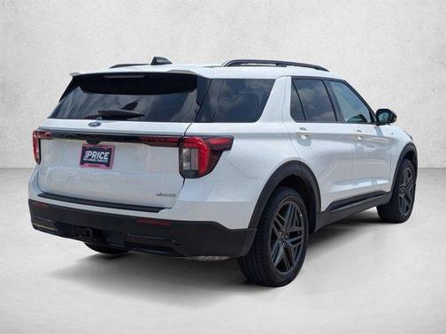 Star White Metallic Tri-Coat 2025 Ford Explorer ST-Line