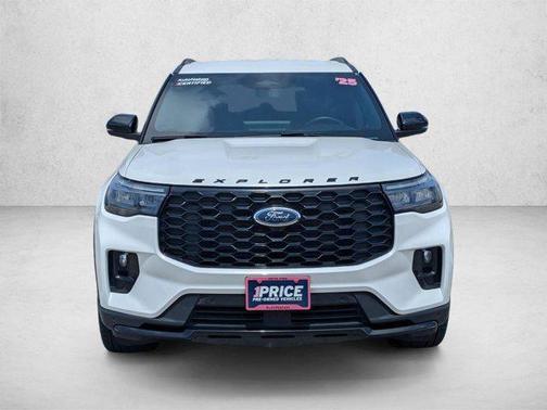 Star White Metallic Tri-Coat 2025 Ford Explorer ST-Line