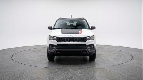 Bright White Clearcoat 2025 Jeep Compass Trailhawk
