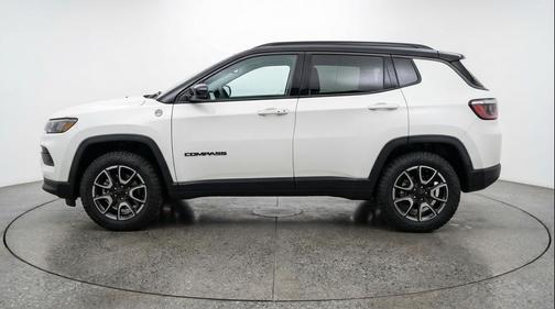 Bright White Clearcoat 2025 Jeep Compass Trailhawk