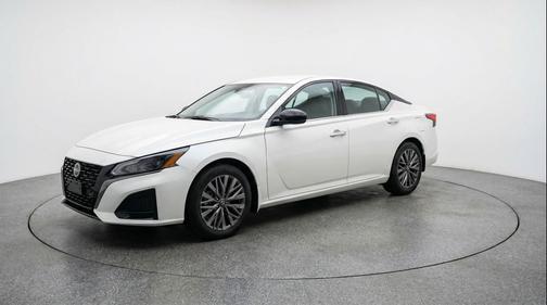 Glacier White 2025 Nissan Altima SV FWD