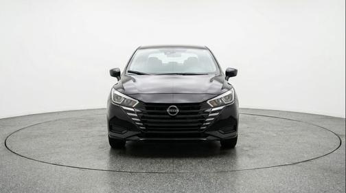 Super Black 2025 Nissan Versa 1.6 SV