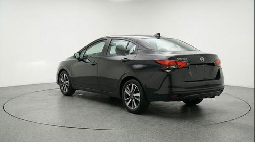 Super Black 2025 Nissan Versa 1.6 SV