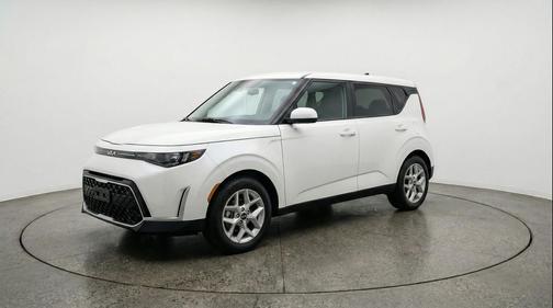 Snow White Pearl 2025 Kia Soul LX
