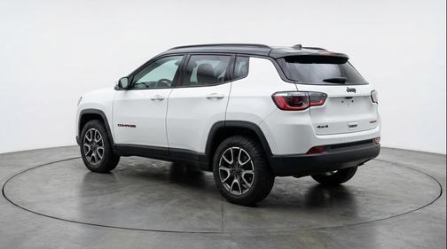 Bright White Clearcoat 2025 Jeep Compass Trailhawk