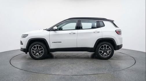 Bright White Clearcoat 2025 Jeep Compass Trailhawk