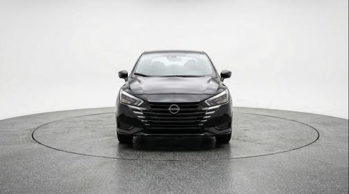 Super Black 2025 Nissan Versa 1.6 SV