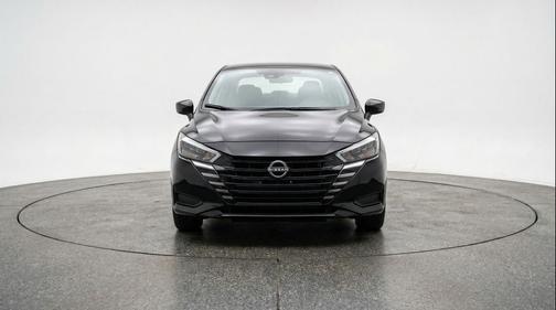 Super Black 2025 Nissan Versa 1.6 SV