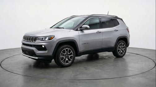 Silver Zynith Metallic Clearcoat 2025 Jeep Compass Trailhawk