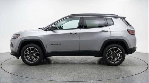Silver Zynith Metallic Clearcoat 2025 Jeep Compass Trailhawk