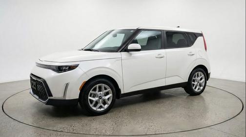 Snow White Pearl 2025 Kia Soul LX
