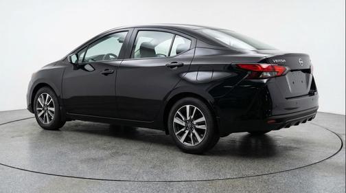 Super Black 2025 Nissan Versa 1.6 SV