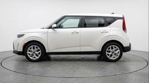 Snow White Pearl 2025 Kia Soul LX