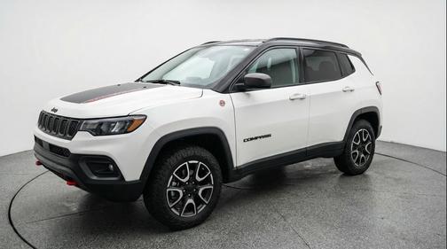 Bright White Clearcoat 2025 Jeep Compass Trailhawk