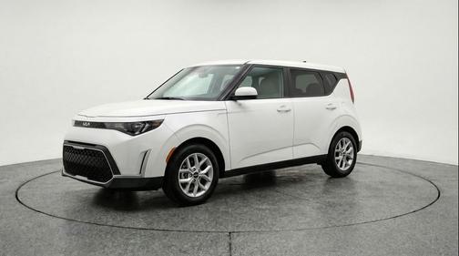 Snow White Pearl 2025 Kia Soul LX