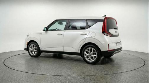 Snow White Pearl 2025 Kia Soul LX