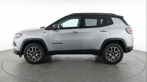 Silver Zynith Metallic Clearcoat 2025 Jeep Compass Trailhawk