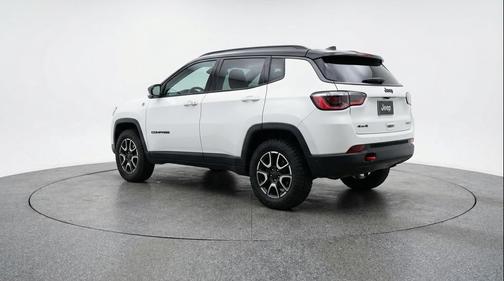 Bright White Clearcoat 2025 Jeep Compass Trailhawk