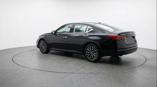 Super Black 2025 Nissan Altima SV FWD